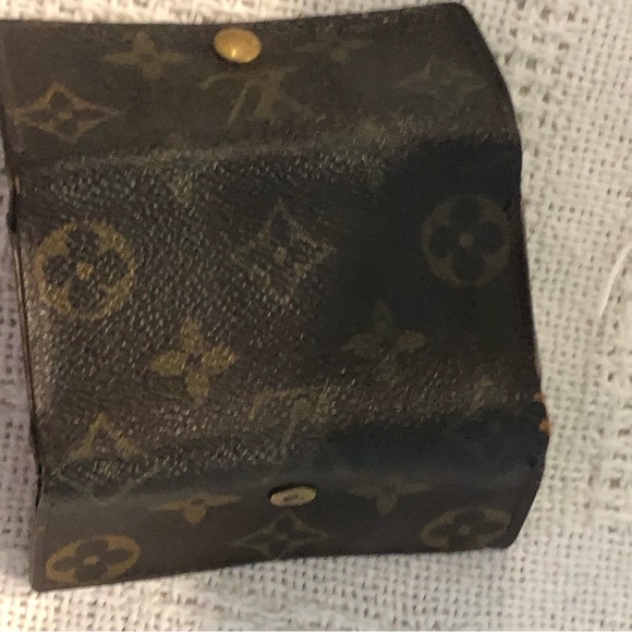 LOUIS VUITTON M69517 Monogram Multicle 4 Key Case 4 Rows Vintage Gold - Picture 6 of 6